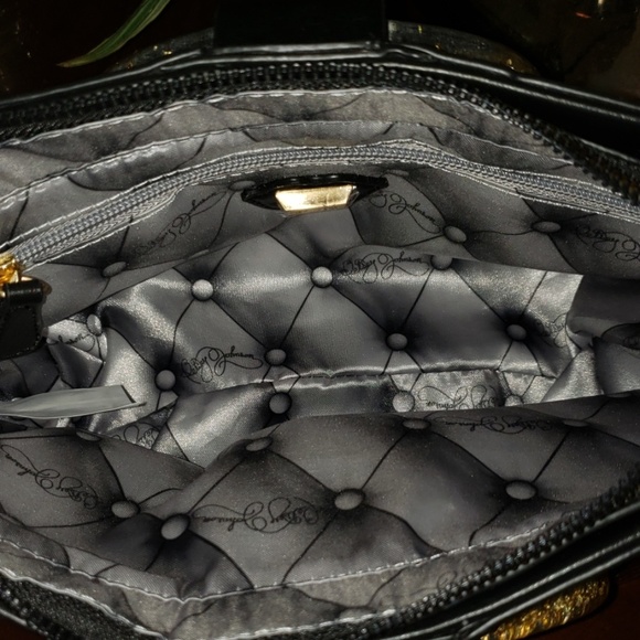 Betsey Johnson black top zip bag w/ lucite rings - Picture 4 of 6